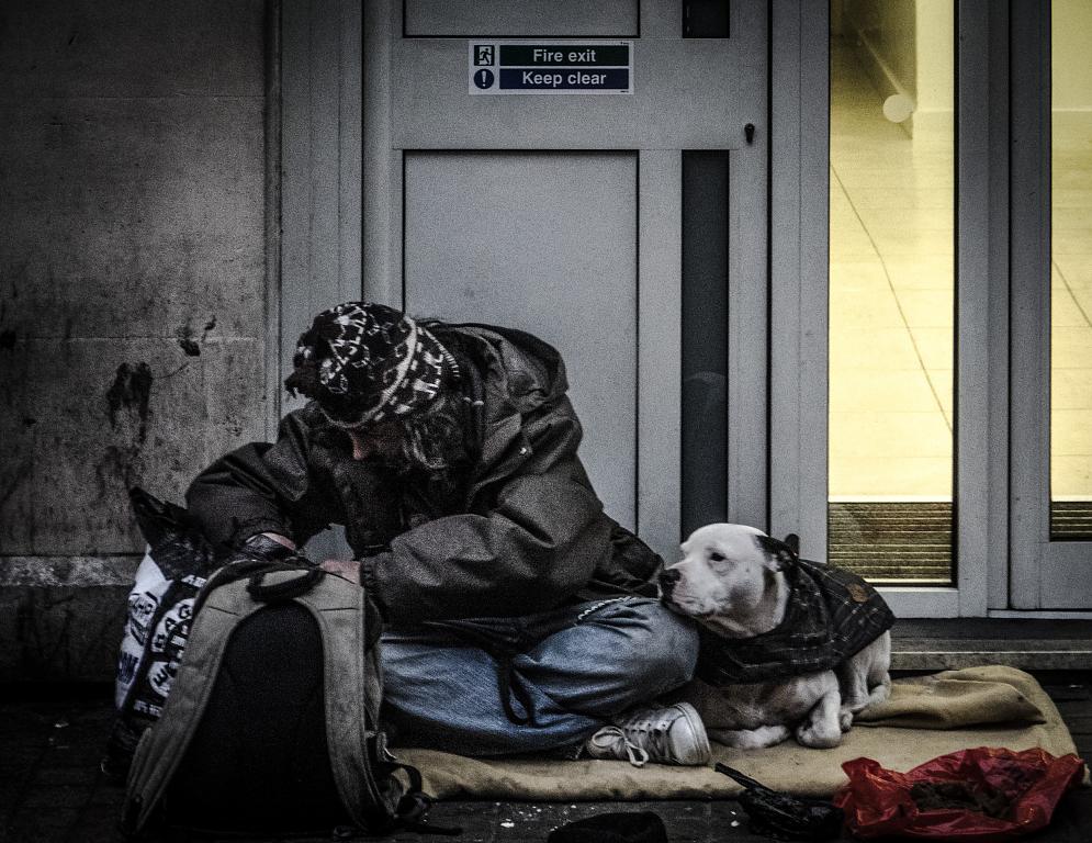Londýnský bezdomovec se psem