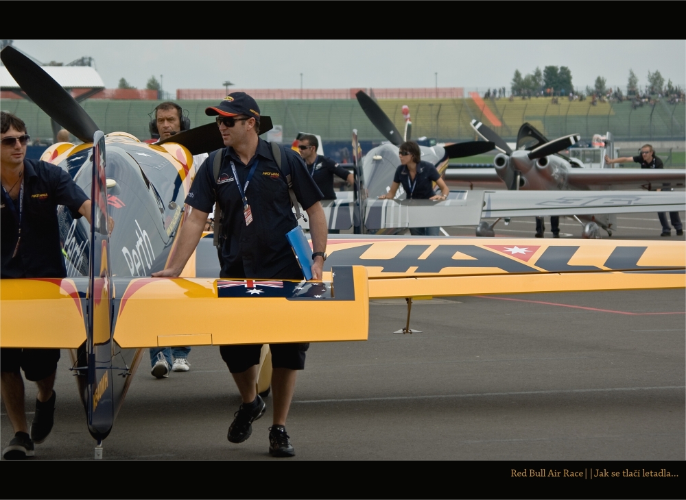 Red Bull Air Race II./Jak se tlačí letadla...