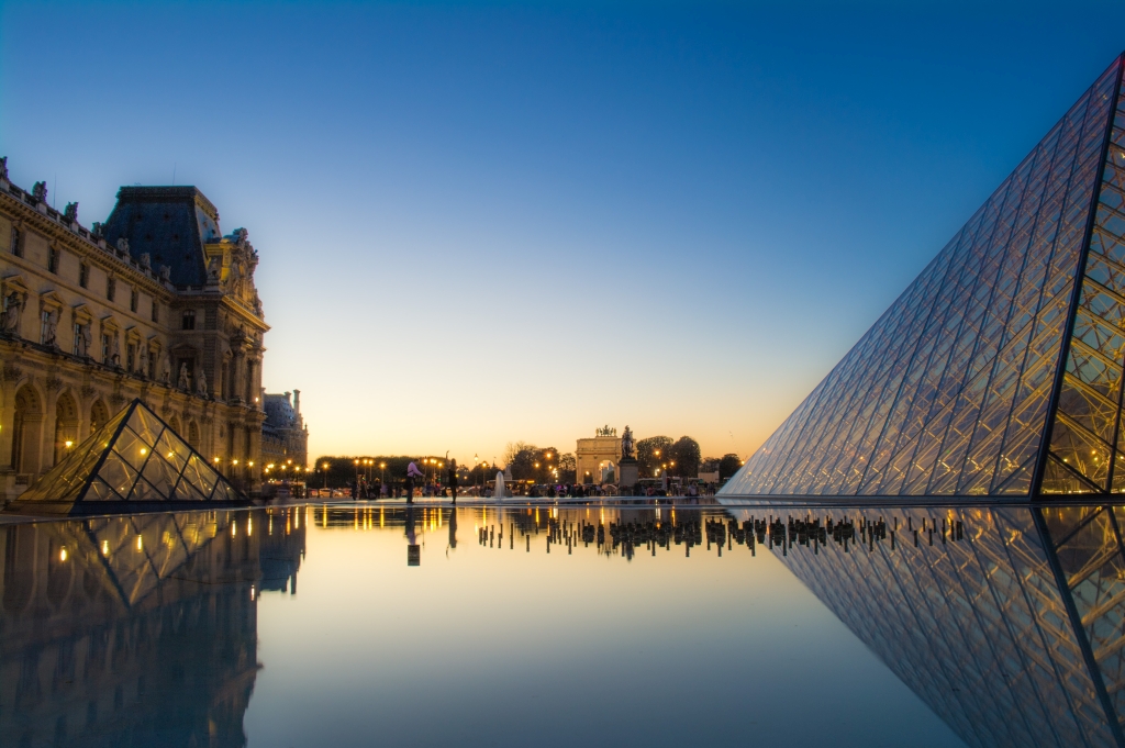 Západ slunce nad Louvrem
