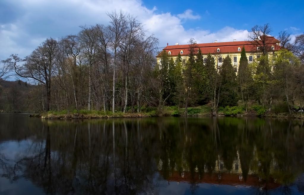 Zámek Červený Hrádek