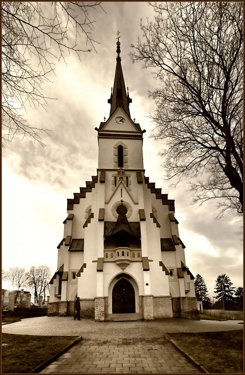 Novogotický kostel Svatého Mikuláše v Tvarožné u Brna