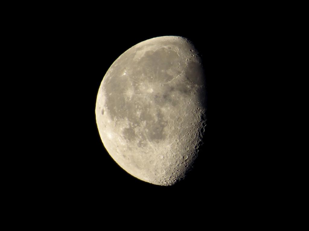 Mesiac 20.4.2014 ráno