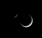 Tři měsíce planety Saturn