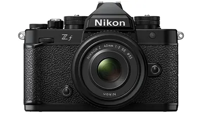 Nikon Zf kombinuje retro vzhled s moderní technikou a 24MPx čipem