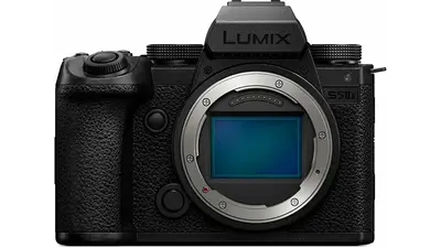 Panasonic zahájil prodej Lumixu S5 IIX, vylepší S5 II a zlevnil objektivy až o 23 %