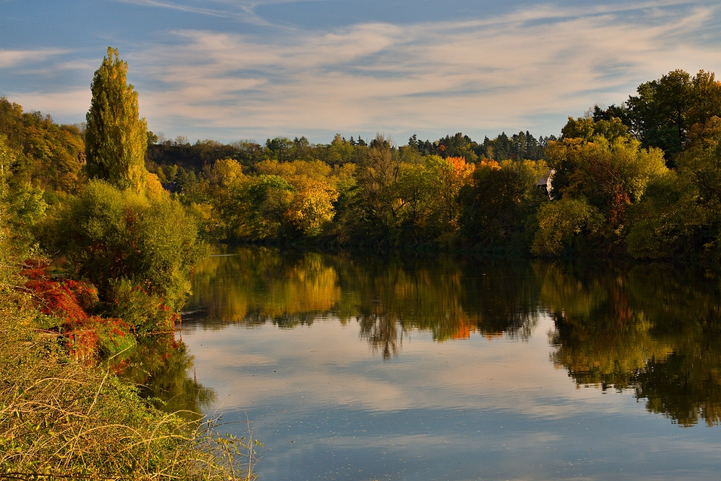 Podzim u řeky