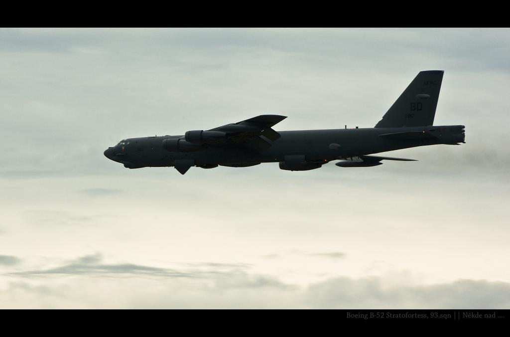 Boeing B-52 Stratofortress někde nad ...?