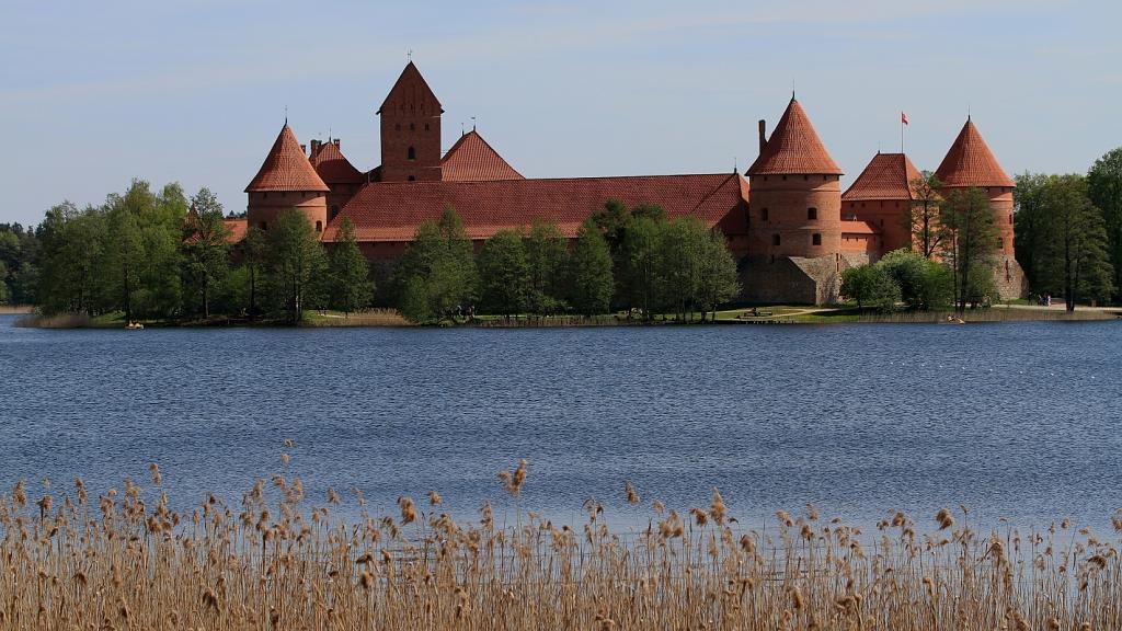 Hrad Trakai - boční pohled - Litva