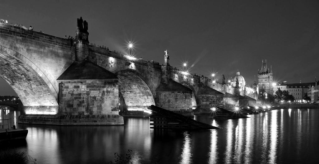 Karlův most po setmění