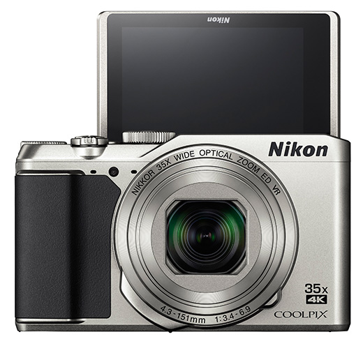 Nikon Coolpix A900 s vyklopeným displejem