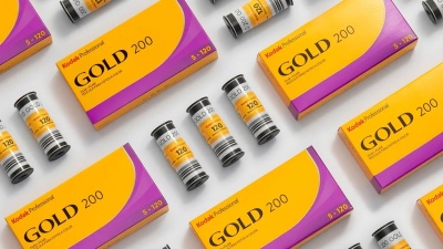 Po 25 letech začal Kodak opět vyrábět středoformátový film Gold 200