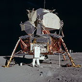 Přes 8400 snímků NASA z misí Apollo se objevilo na Flickru