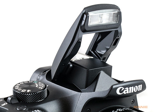 Canon EOS 1300D blesk