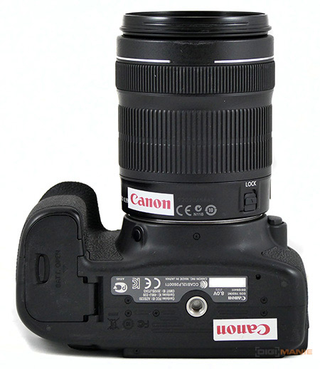 Canon EOS 70D spodní strana