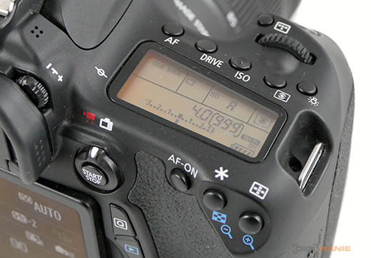 Canon EOS 70D stavový displej