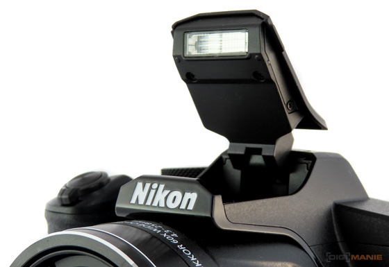 Nikon Coolpix B600 blesk