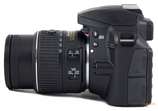 Nikon D3300 levá strana
