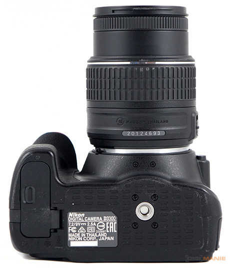 Nikon D3300 spodní strana