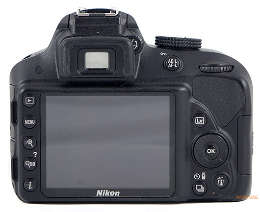 Nikon D3300 zadní strana s displejem