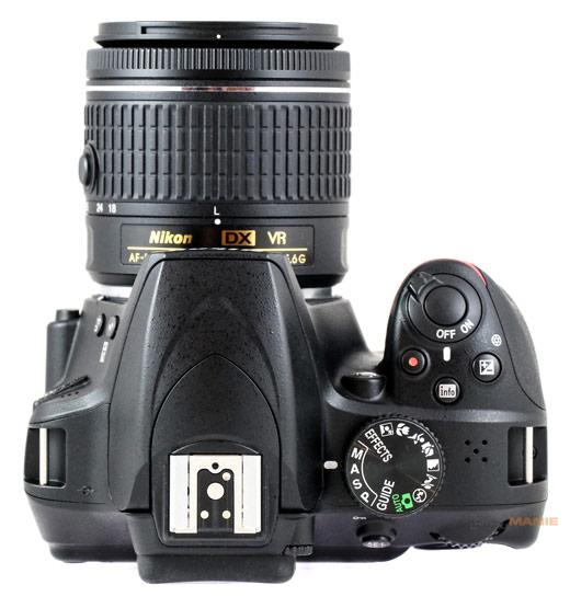 Nikon D3400 horní strana