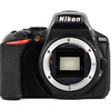 Nikon D5600: zrcadlo stále žije
